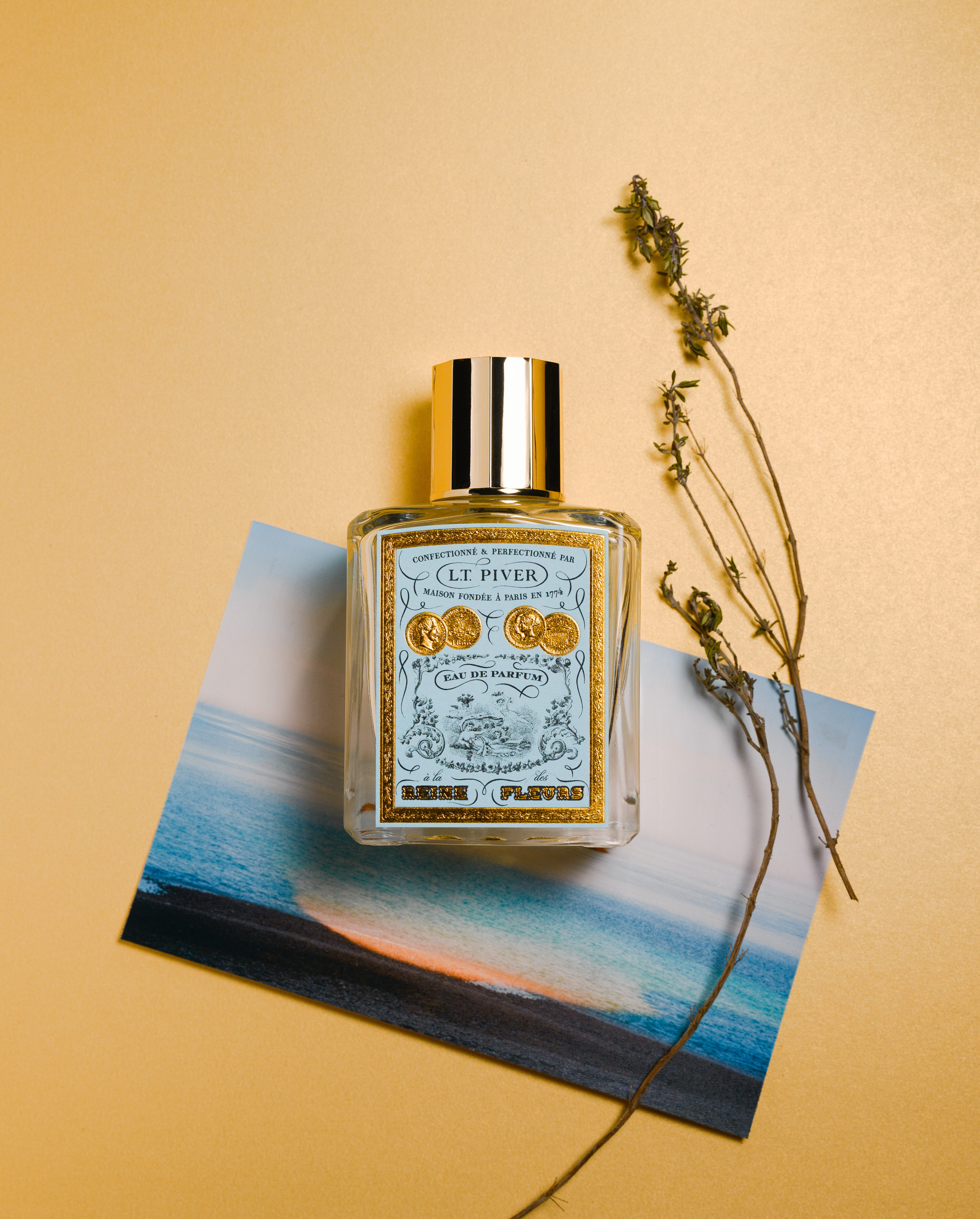 The art of wearing perfume in the sun.